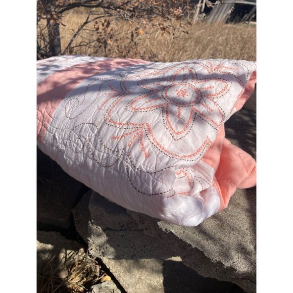 Vintage 1970s Cross Stitch Flower Quilt Cotton 75x100 - Picture 9 of 16